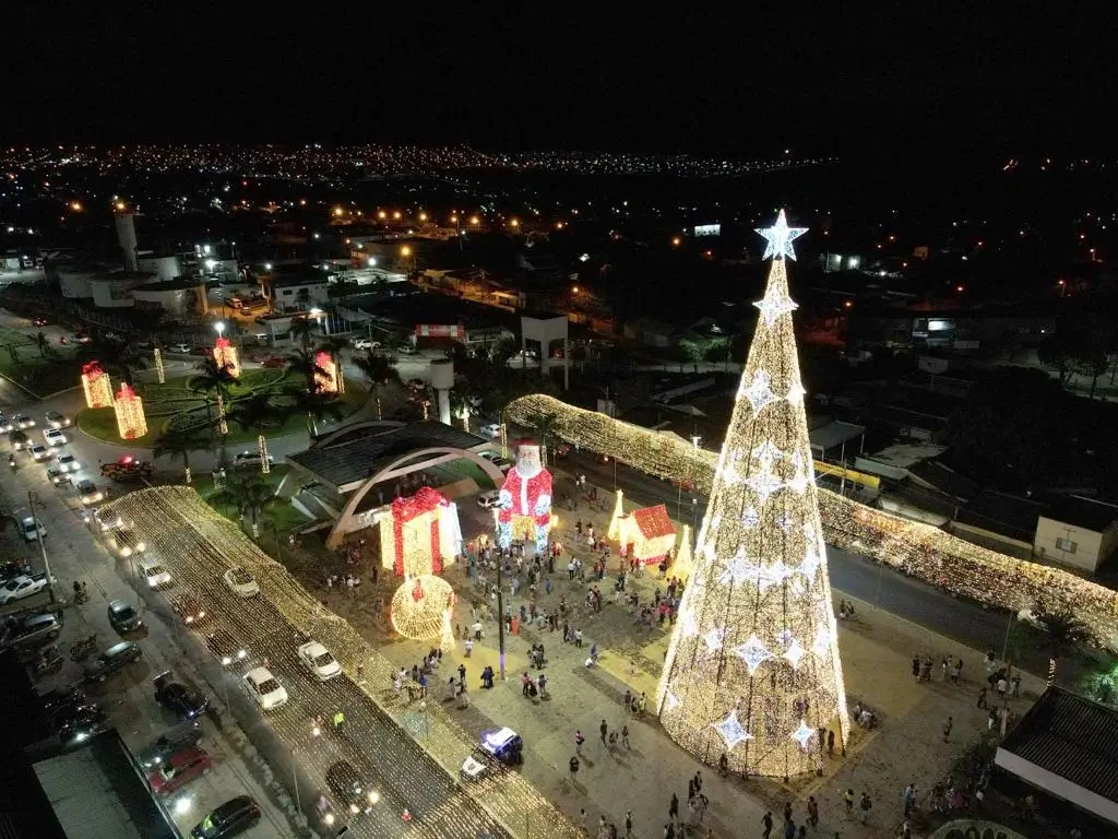 Vista aérea da iluminação da cidade de Águas Lindas de Goiás