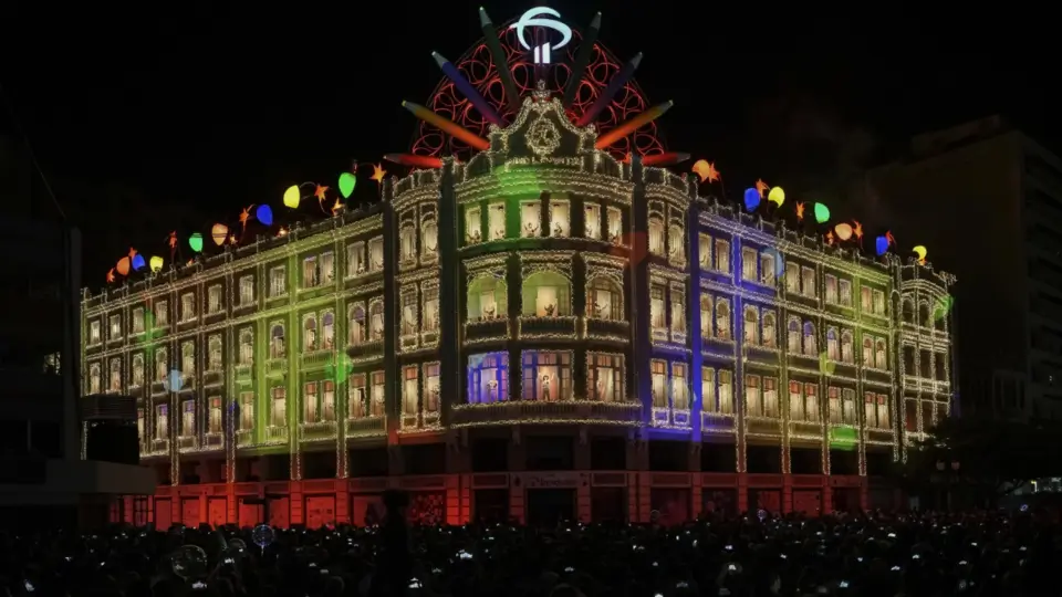 Palácio Avenida em Curitiba durante apresentação de coral de Natal 